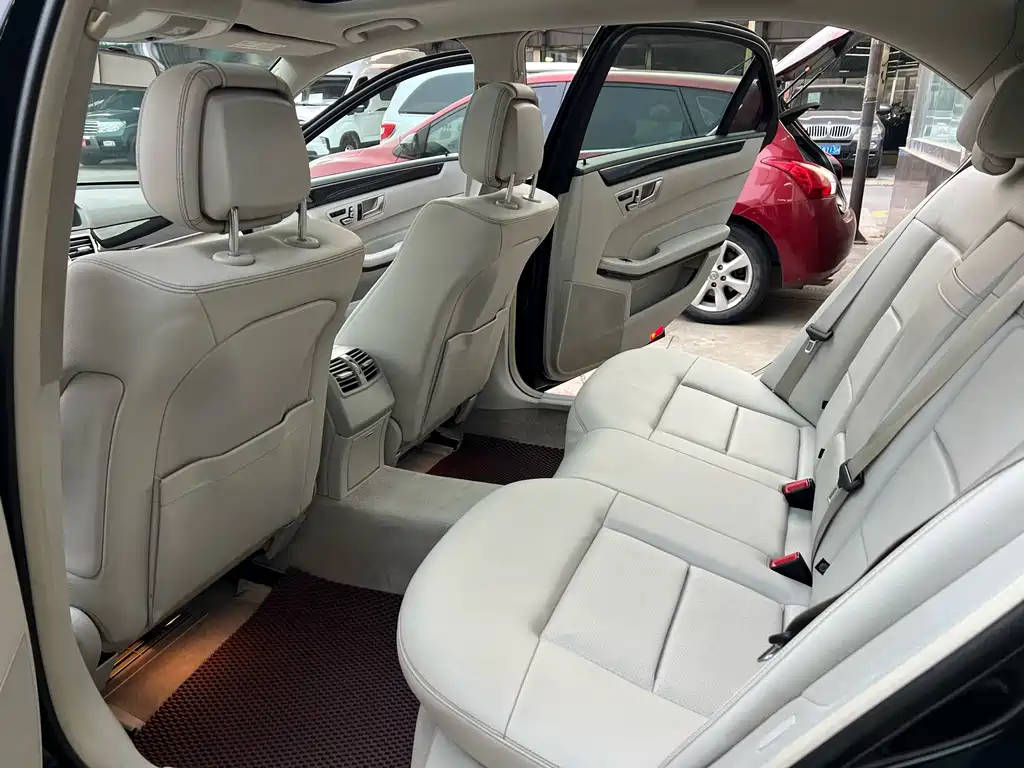 Mercedes-Benz E-Class — миниатюра 9