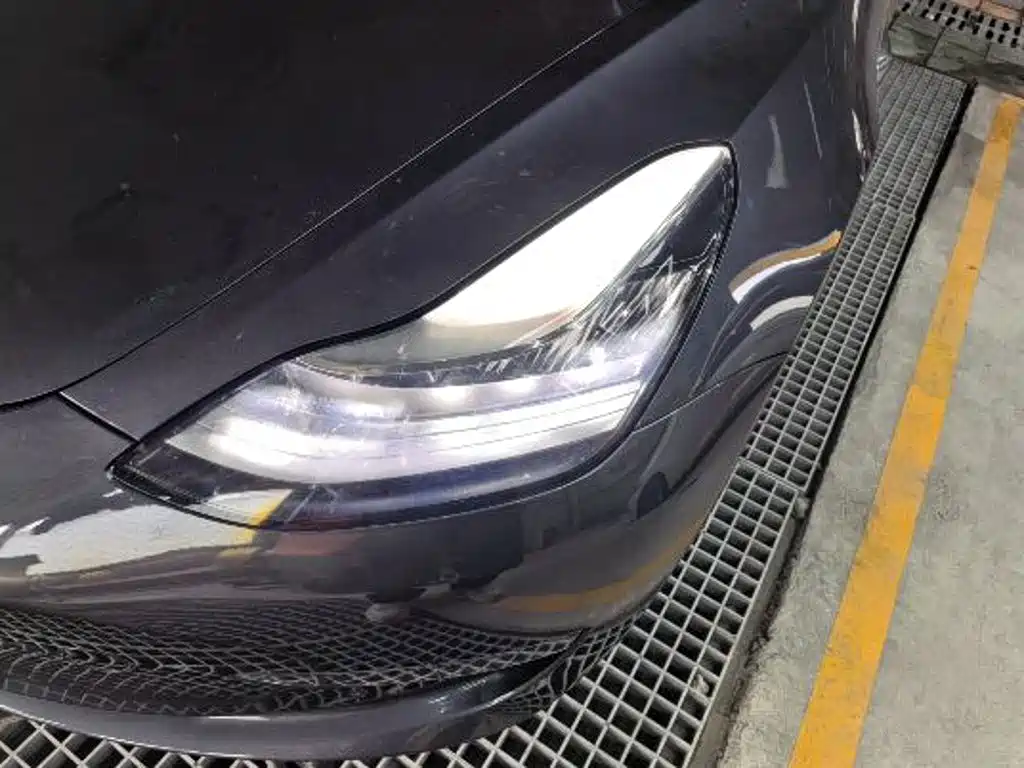 Tesla Model 3 — миниатюра 24