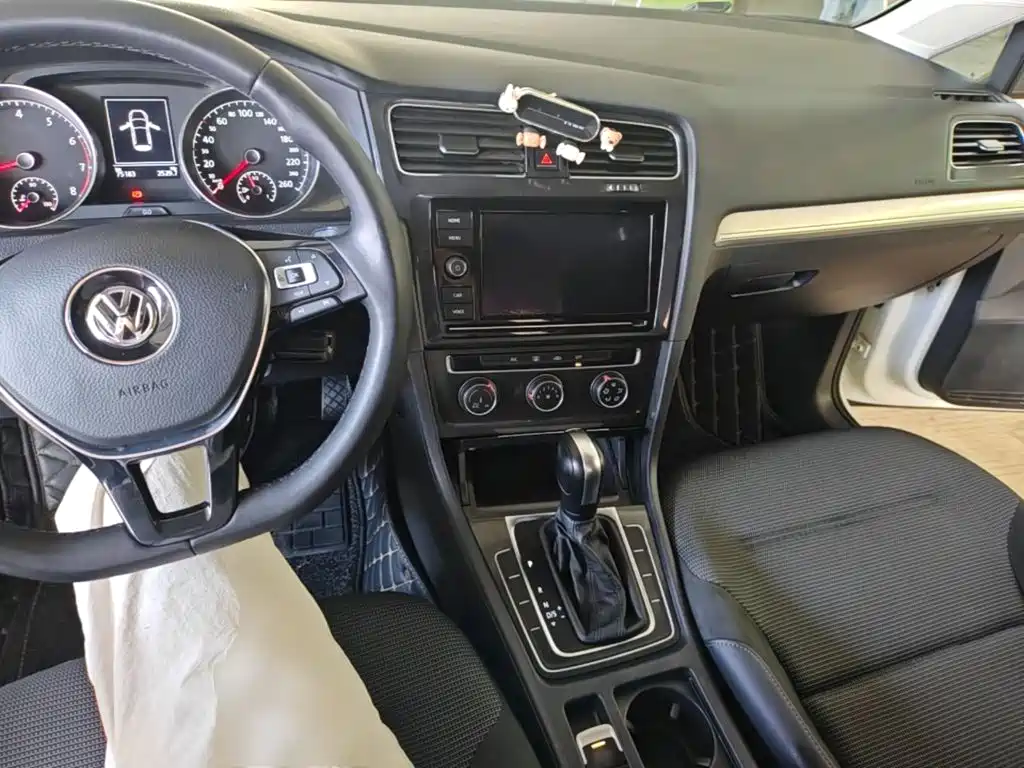 Volkswagen Golf — миниатюра 10