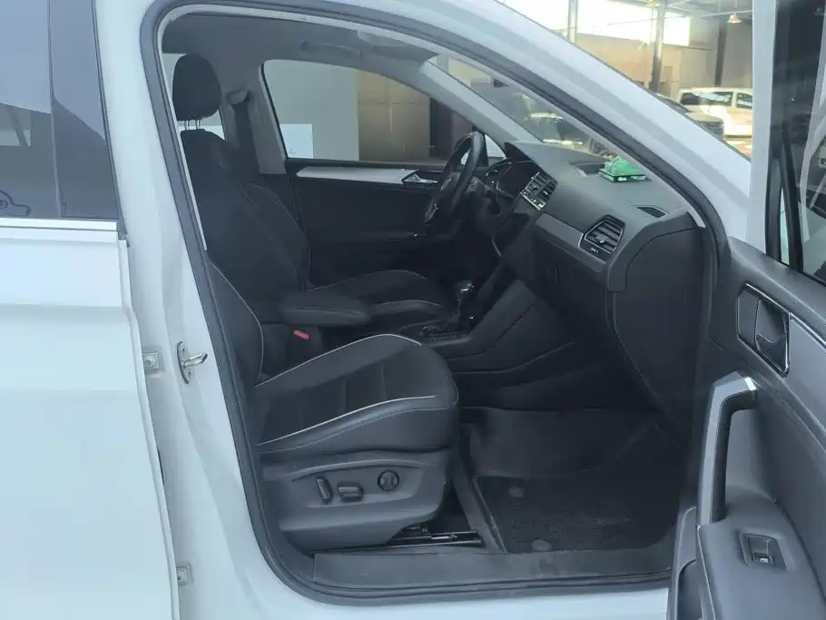 Volkswagen Tiguan L PHEV — миниатюра 8