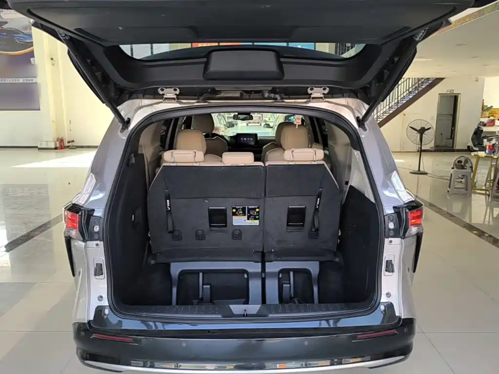 Toyota Sienna — миниатюра 19