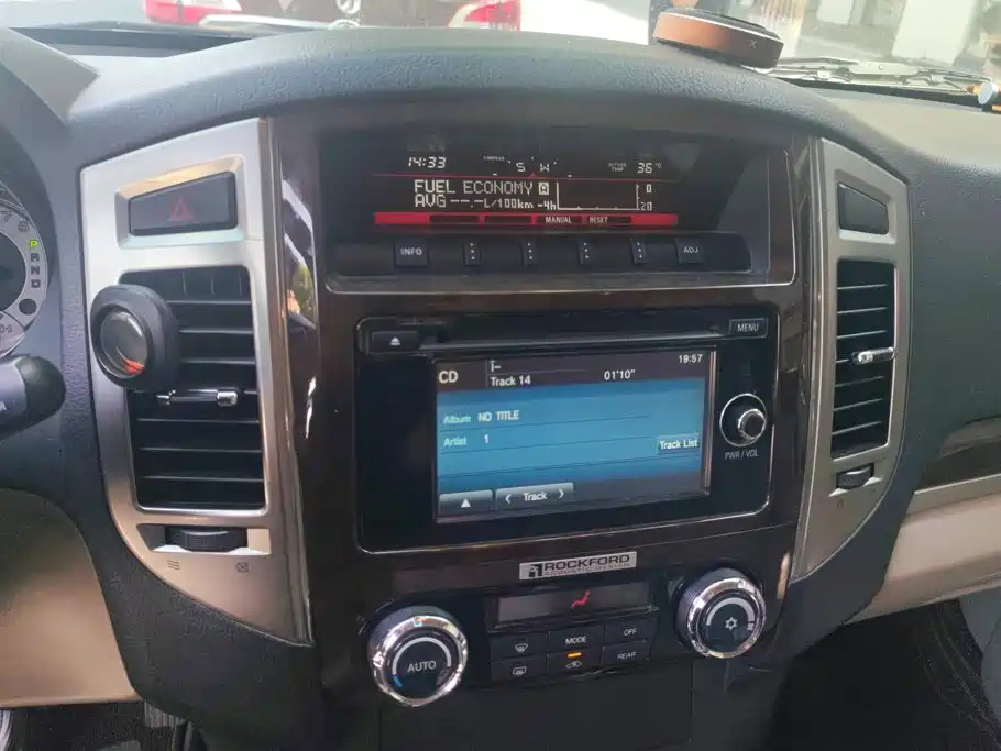 Mitsubishi Pajero (Import) — миниатюра 13
