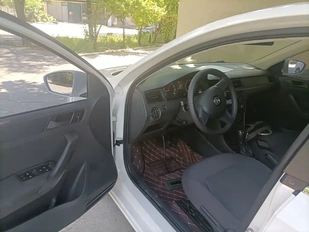Skoda Rapid Spaceback — миниатюра 16