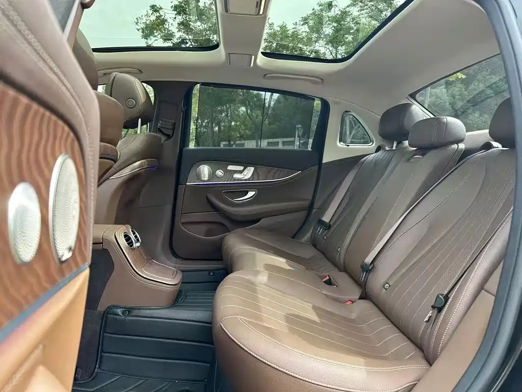Mercedes-Benz E-Class — миниатюра 6