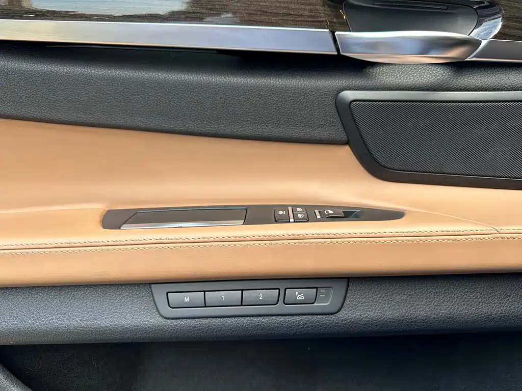 BMW 7 Series — миниатюра 29