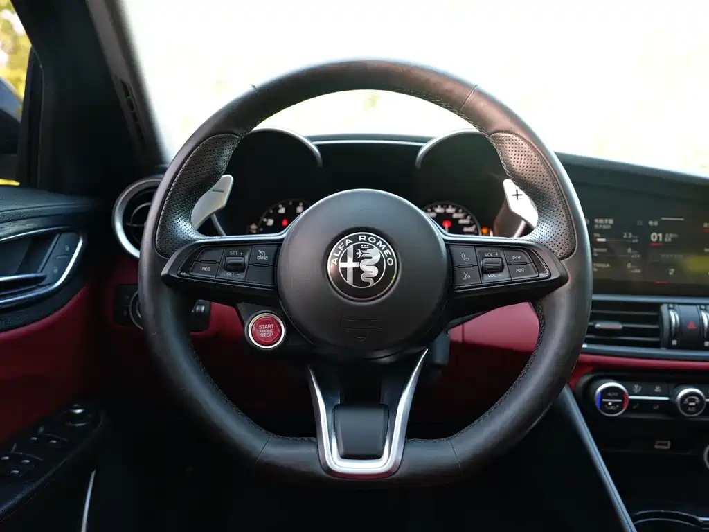 Alfa Romeo Giulia — миниатюра 18