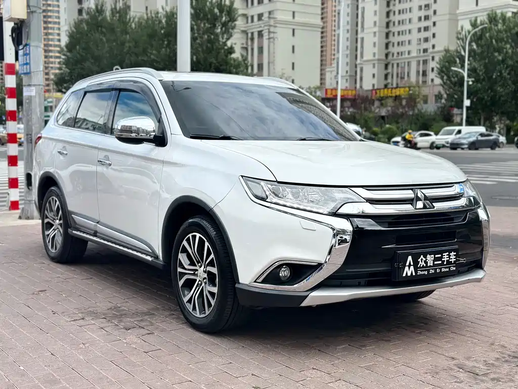 Mitsubishi Outlander — миниатюра 3