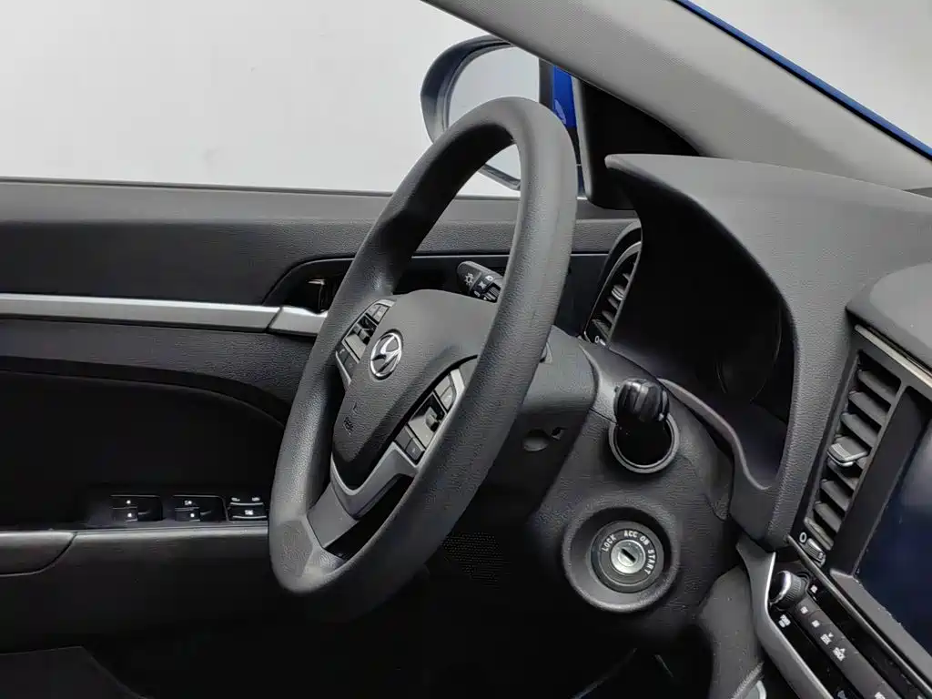 Hyundai Elantra — миниатюра 22