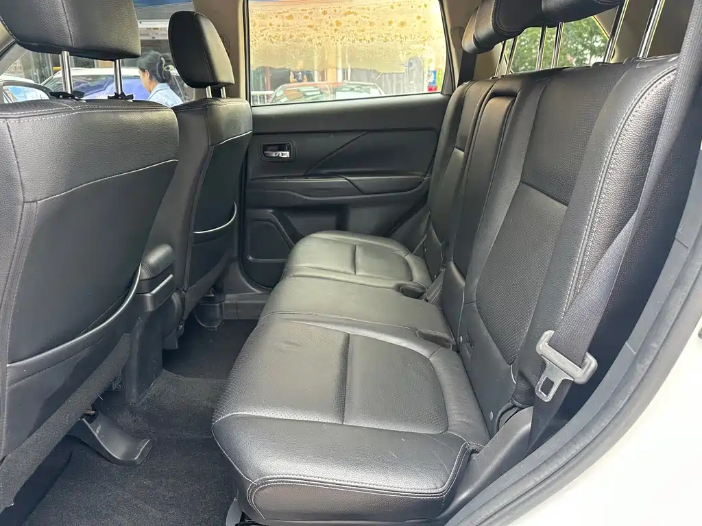 Mitsubishi Outlander — миниатюра 11