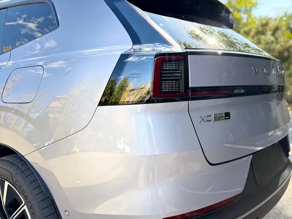 Volvo XC70 PHEV — миниатюра 11