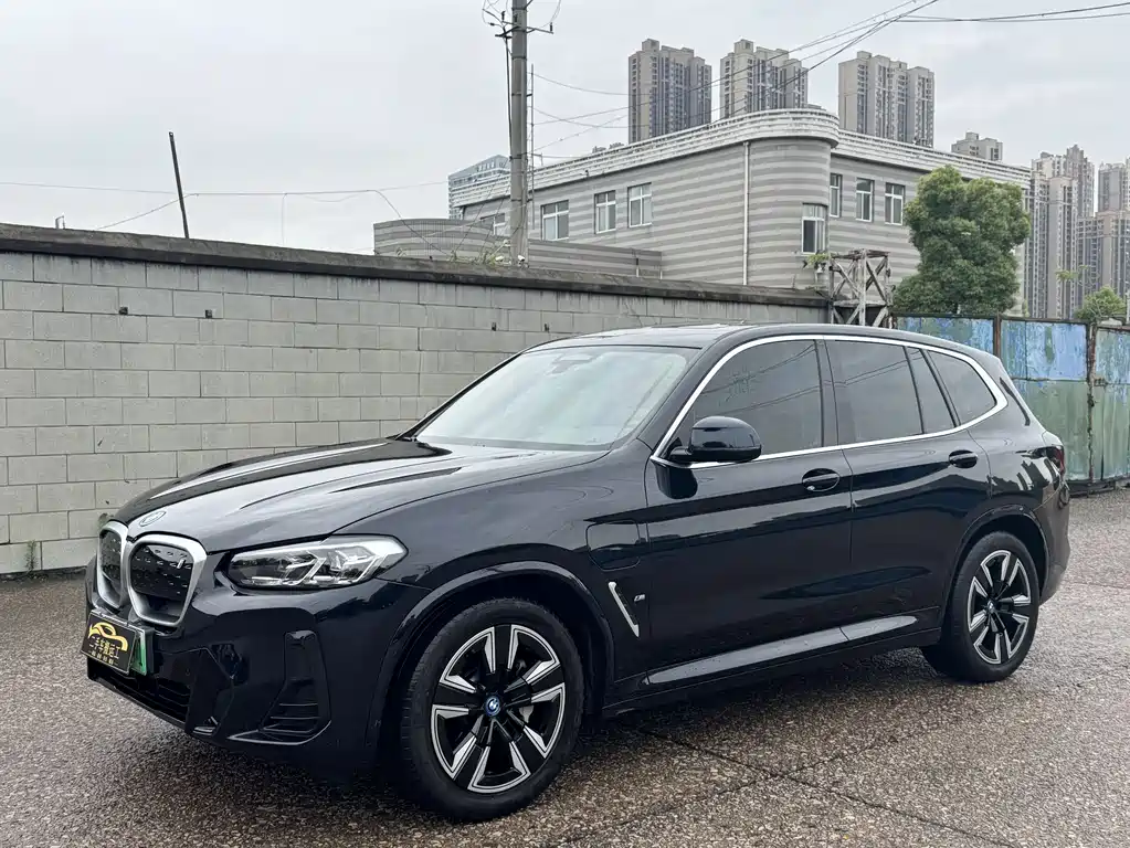 BMW iX3 2023