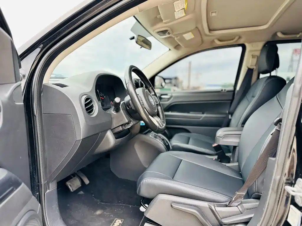Jeep Compass (Import) — миниатюра 9