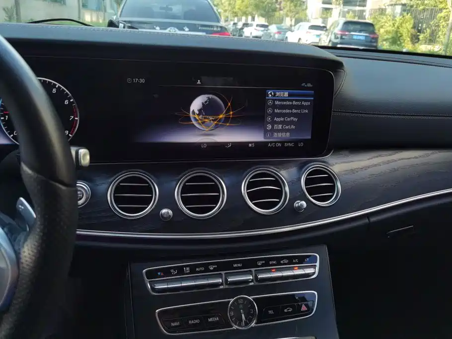 Mercedes-Benz E-Class — миниатюра 13