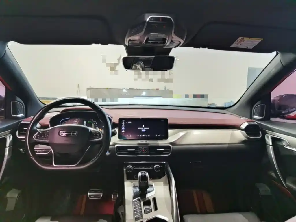 Geely Binyue — миниатюра 10