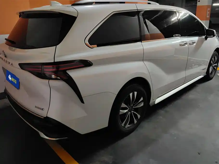 Toyota Granvia 2023 2.5L Luxury