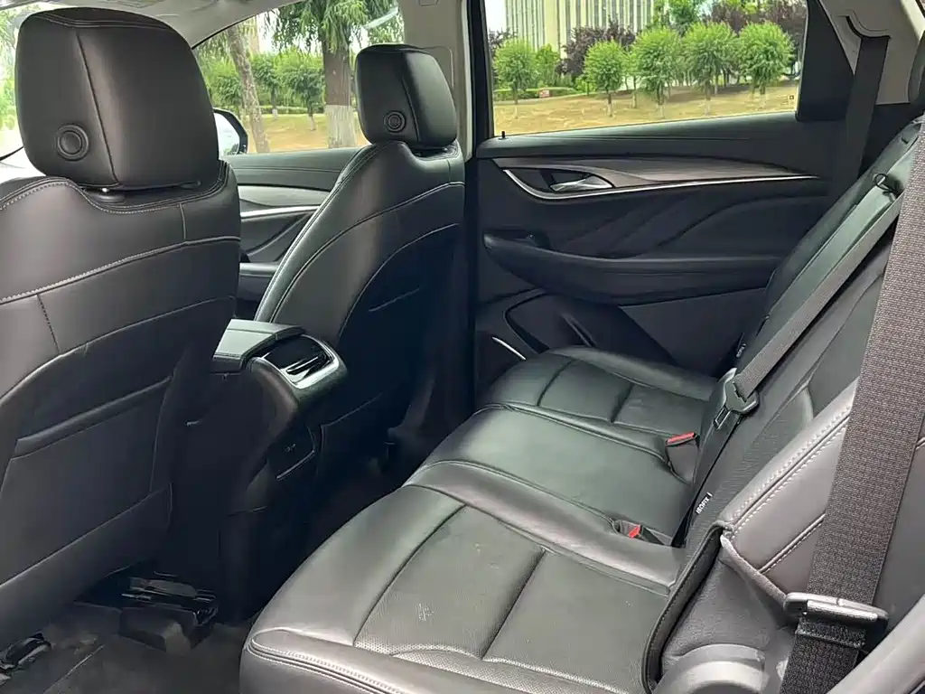 Buick Enclave — миниатюра 8