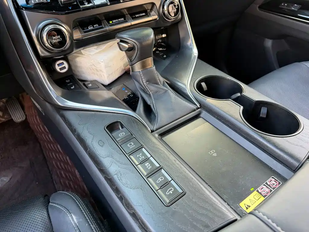 Lexus LX — миниатюра 9