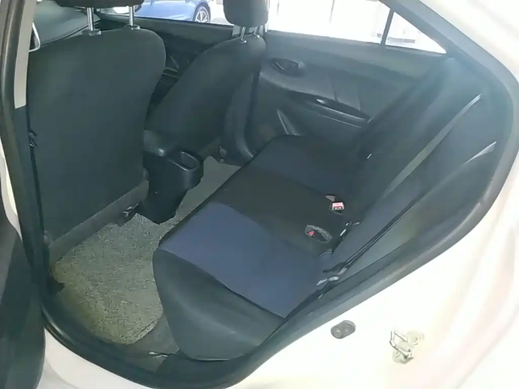 Toyota Yaris L — миниатюра 17