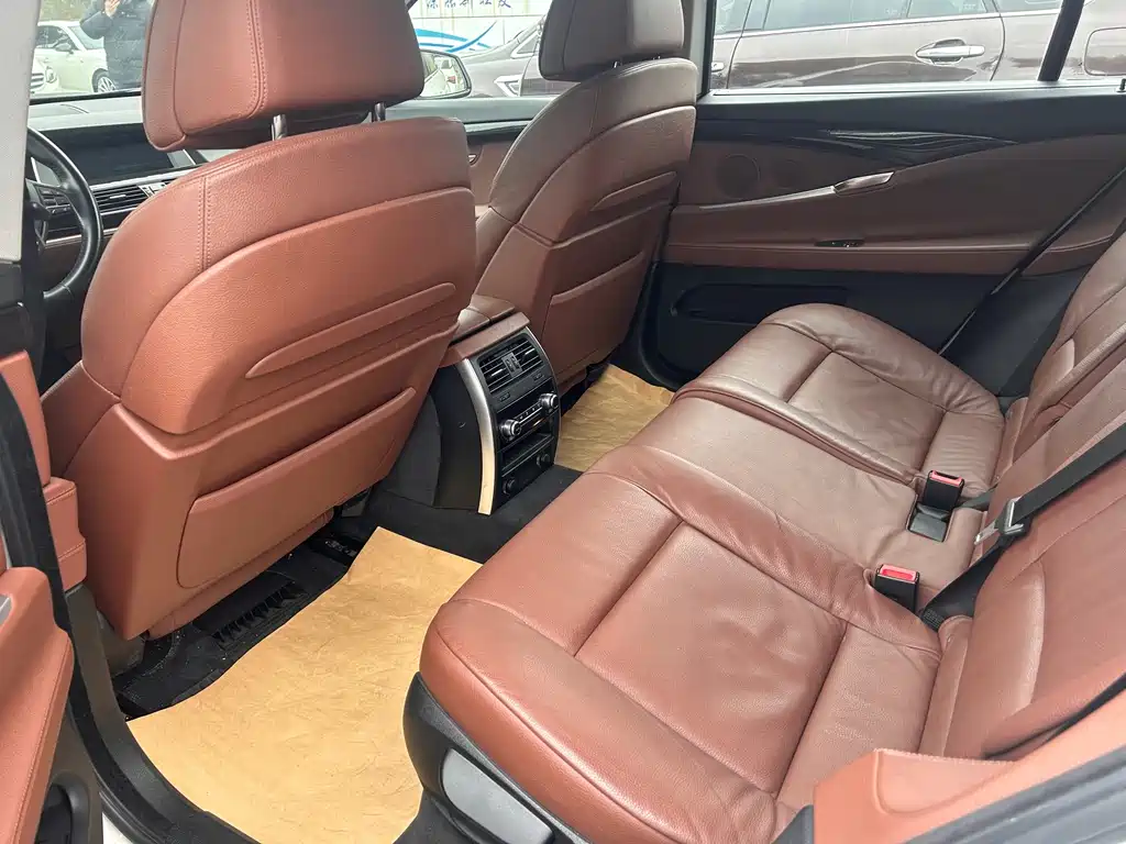 BMW 5 Series GT — миниатюра 11
