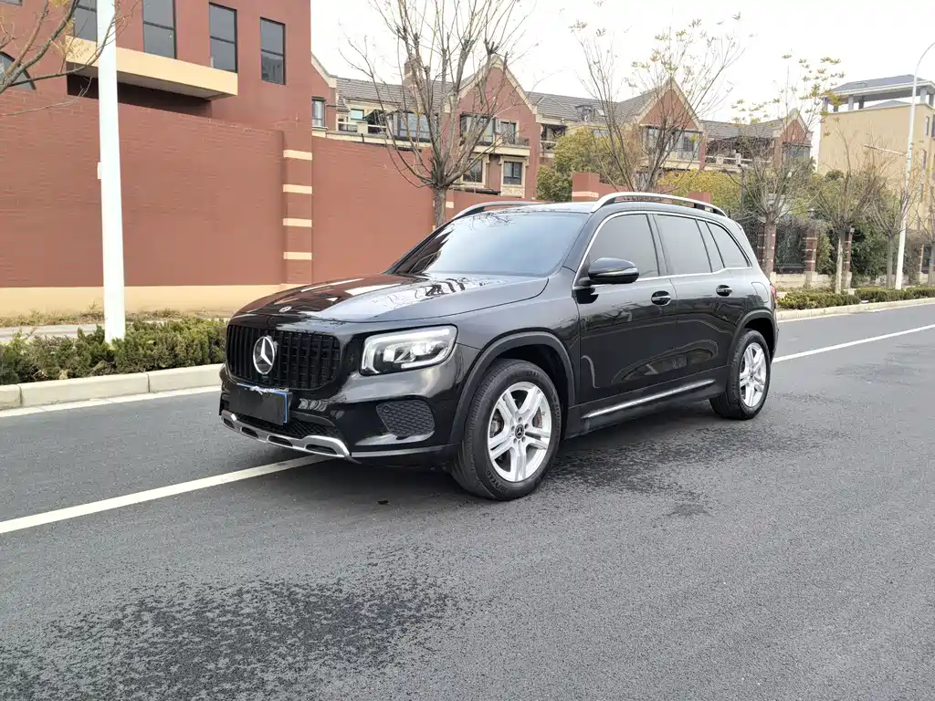 MERCEDES-BENZ GLB