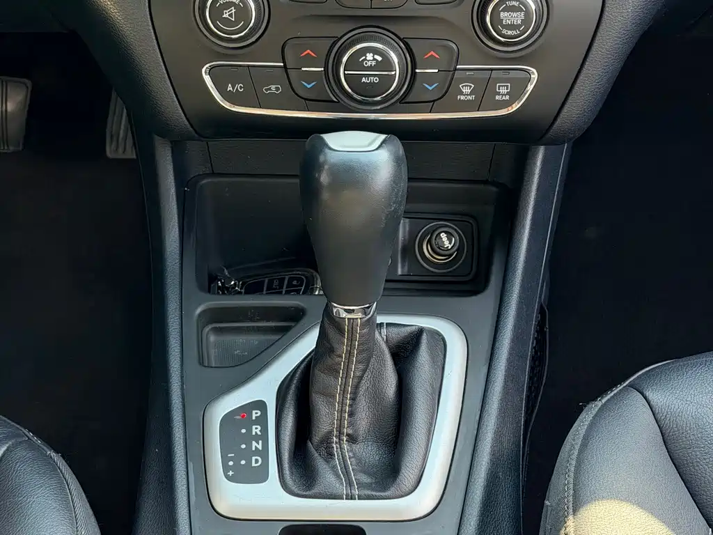 Jeep Cherokee — миниатюра 14