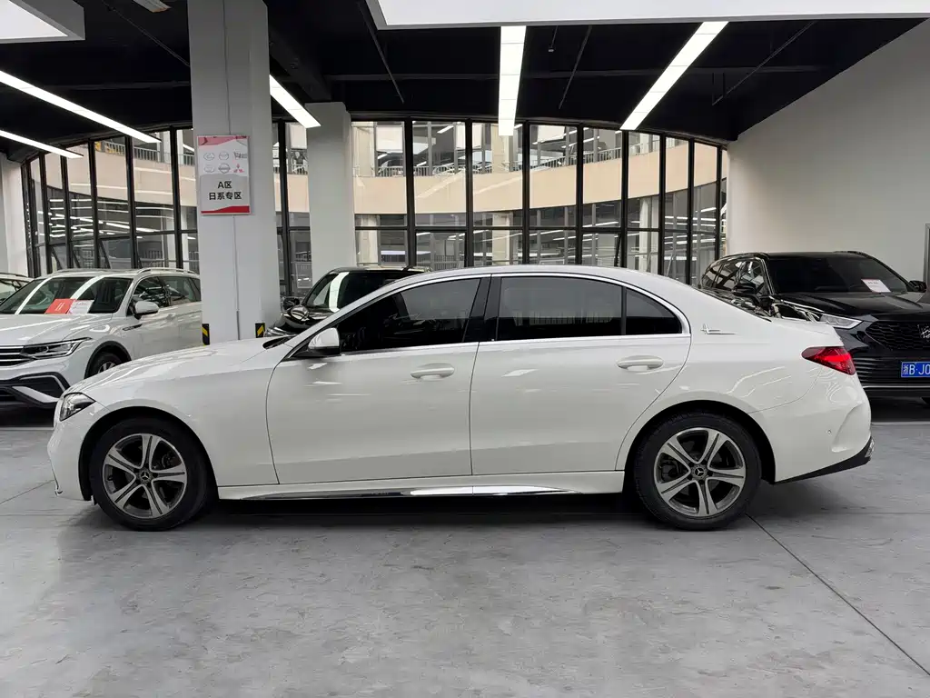 Mercedes-Benz C-Class — миниатюра 17