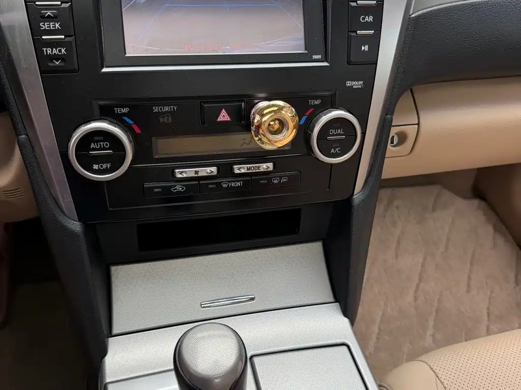 Toyota Camry — миниатюра 8