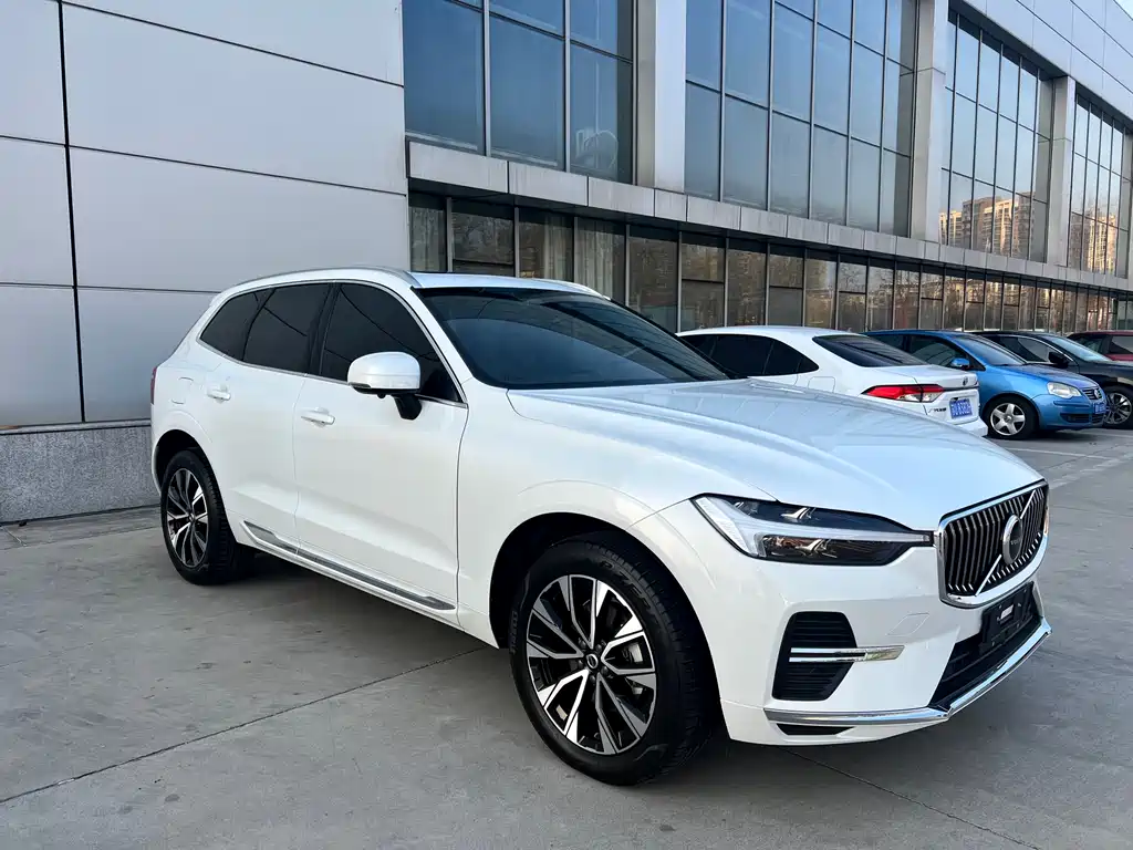 Volvo XC60 2023 B5 Luxury