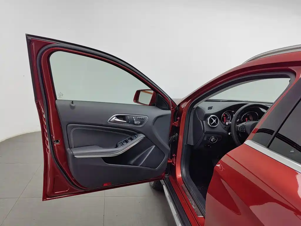Mercedes-Benz GLA — миниатюра 8