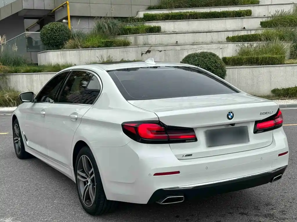 BMW 5 Series — миниатюра 9