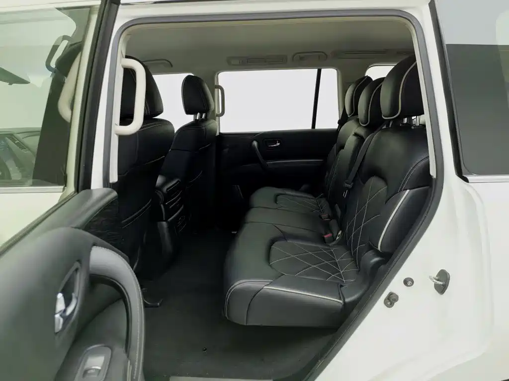 Nissan Patrol — миниатюра 15
