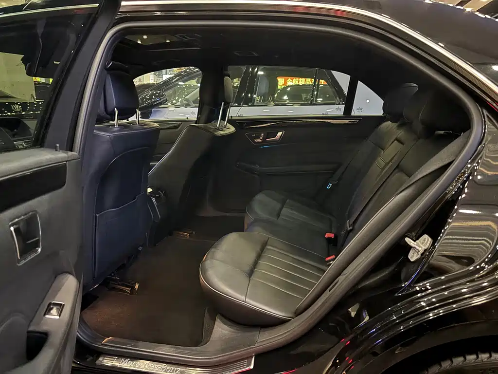 Mercedes-Benz E-Class — миниатюра 5