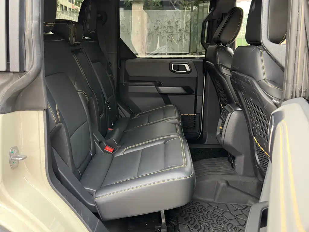 Ford Bronco — миниатюра 15