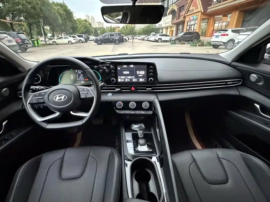Hyundai Elantra — миниатюра 6