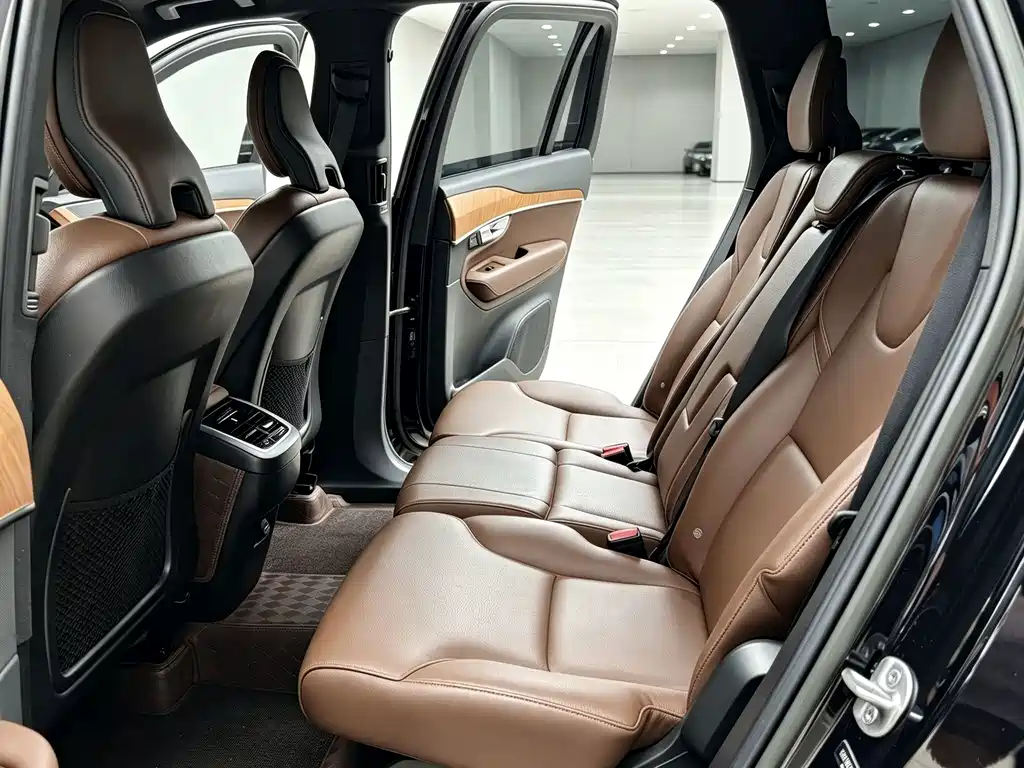 Volvo XC90 — миниатюра 9