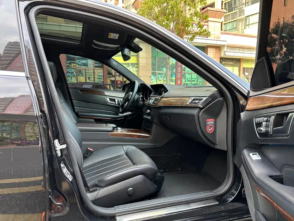 Mercedes-Benz E-Class — миниатюра 13