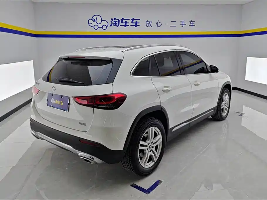 MERCEDES-BENZ GLA