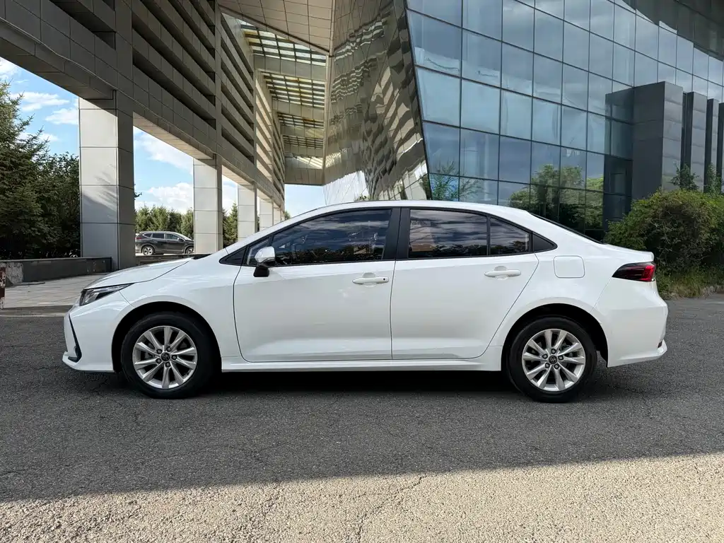 Toyota Corolla — миниатюра 8