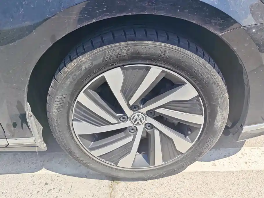 Volkswagen Magotan PHEV — миниатюра 5