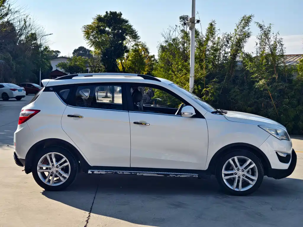 Changan CS35 2015 1.6L AT Luxury V