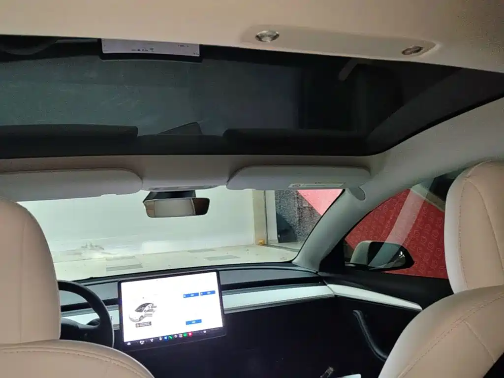 Tesla Model 3 — миниатюра 18