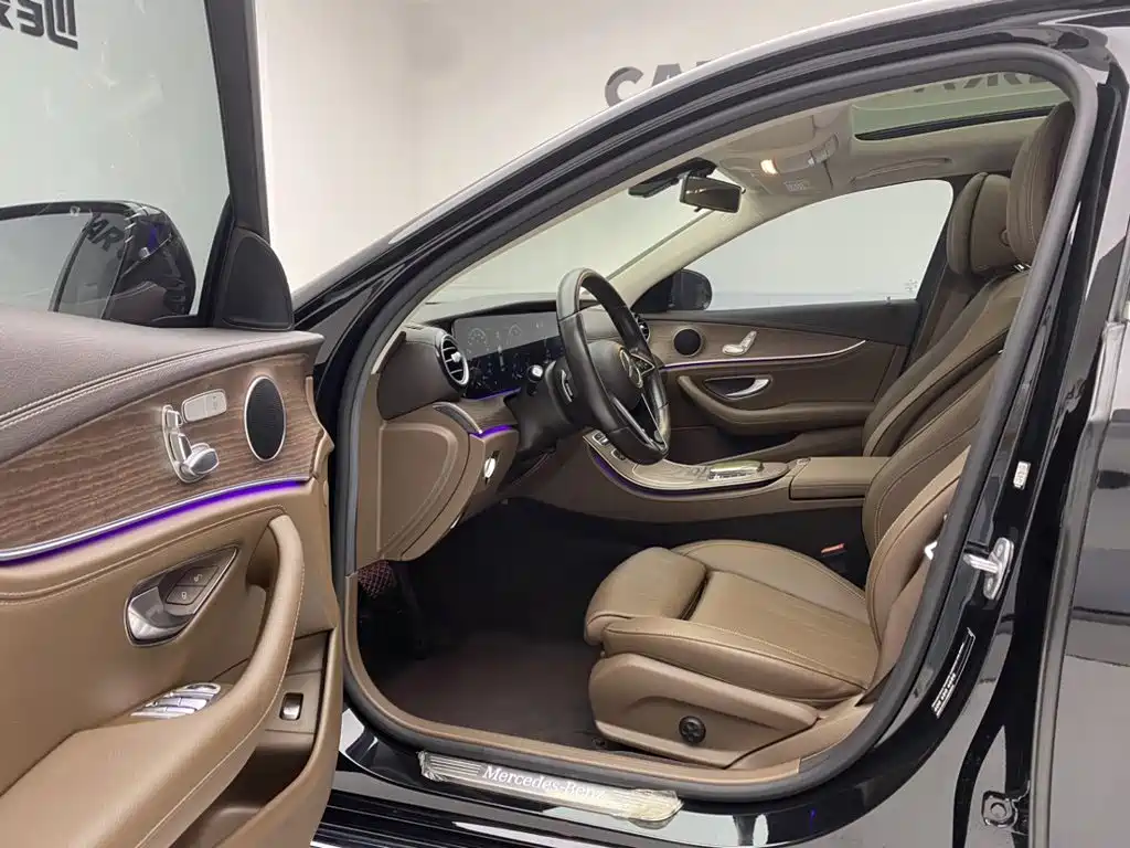 Mercedes-Benz E-Class — миниатюра 17