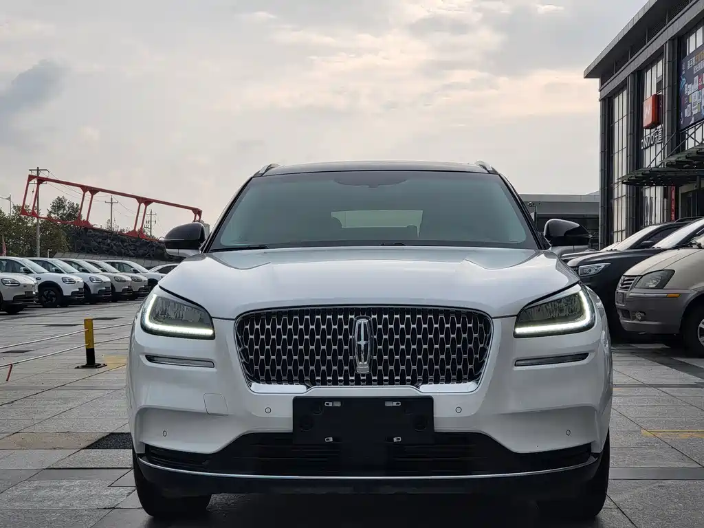 Lincoln Corsair — миниатюра 2