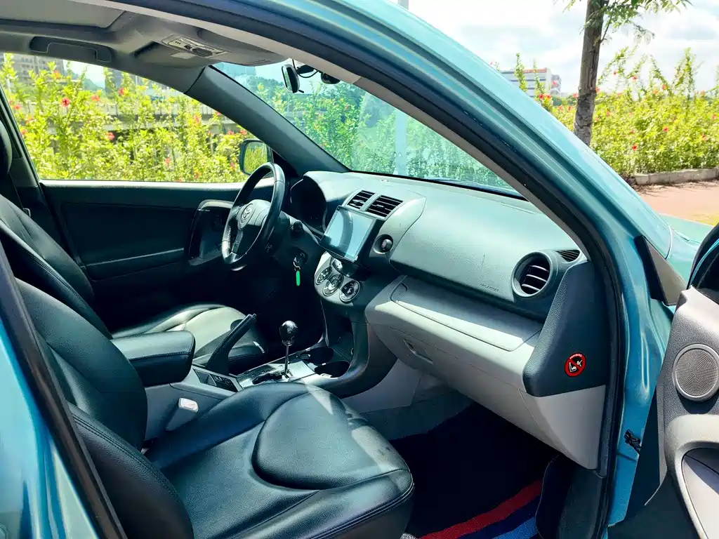 Toyota RAV4 — миниатюра 48