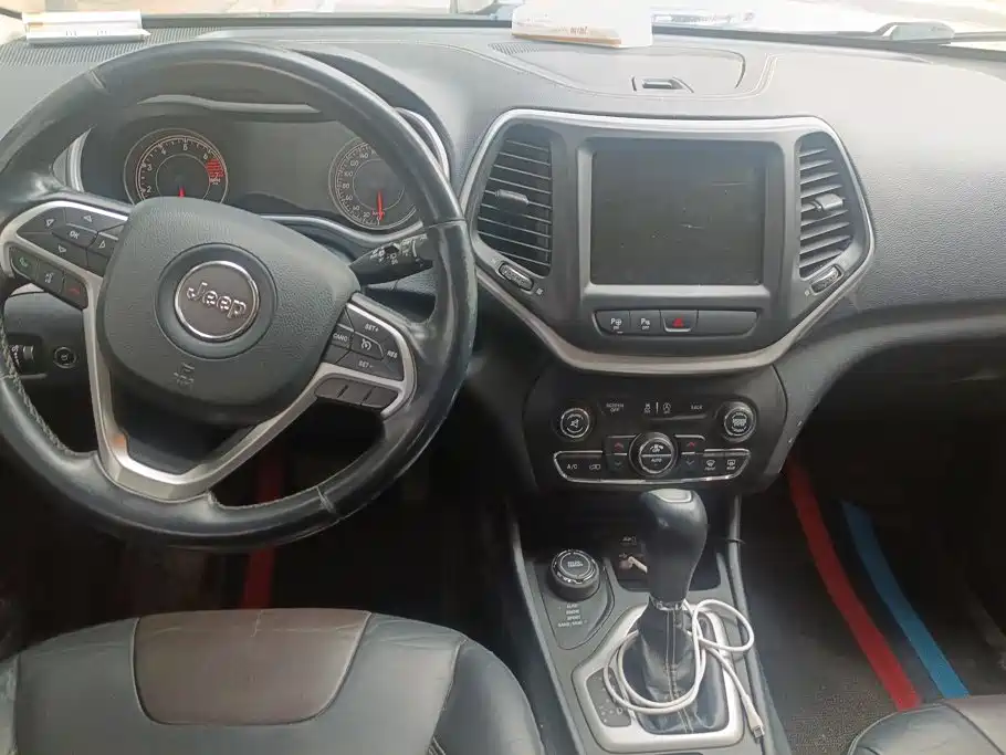 Jeep Cherokee — миниатюра 12