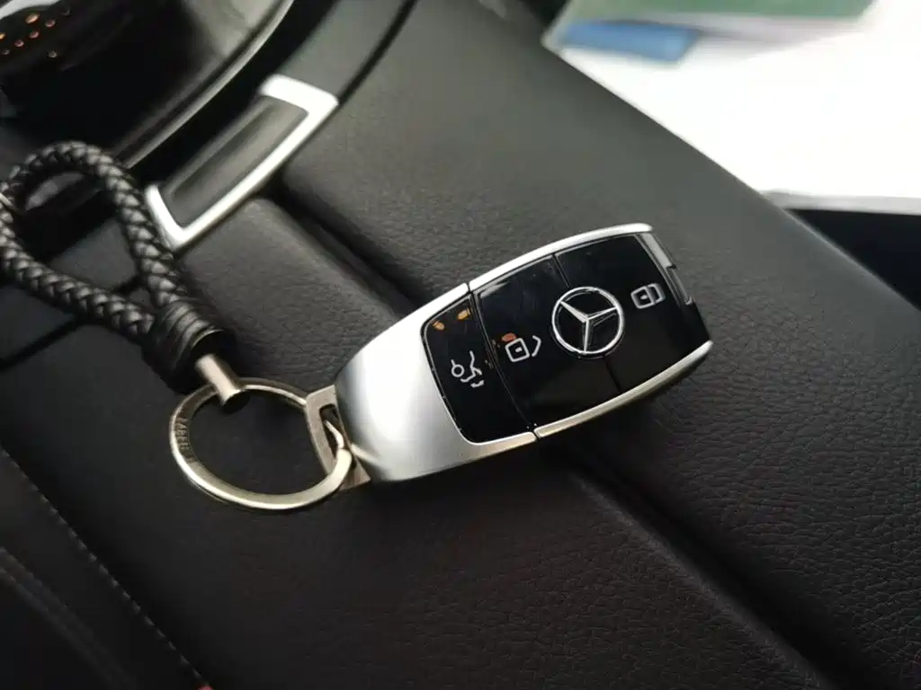 Mercedes-Benz E-Class — миниатюра 17