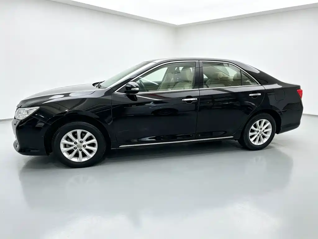 Toyota Camry — миниатюра 13