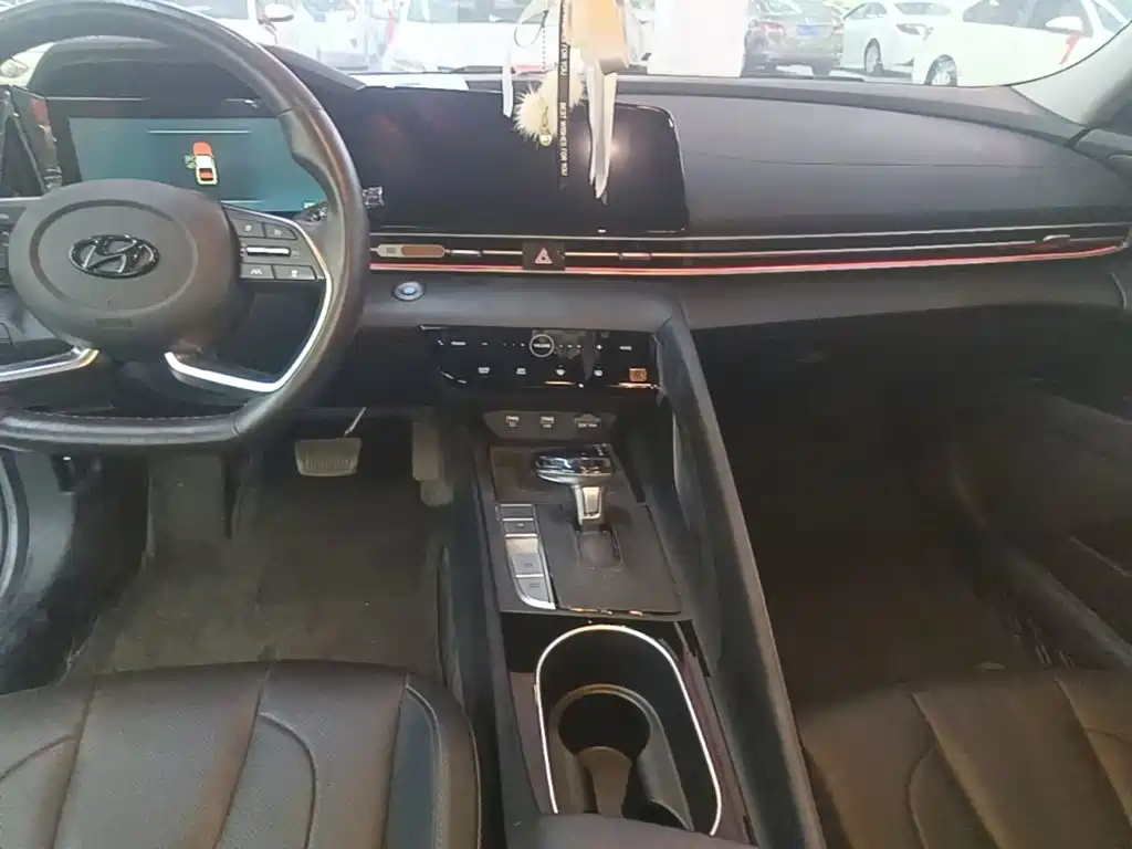 Hyundai Elantra — миниатюра 14