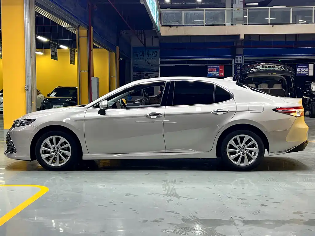 Toyota Camry — миниатюра 4
