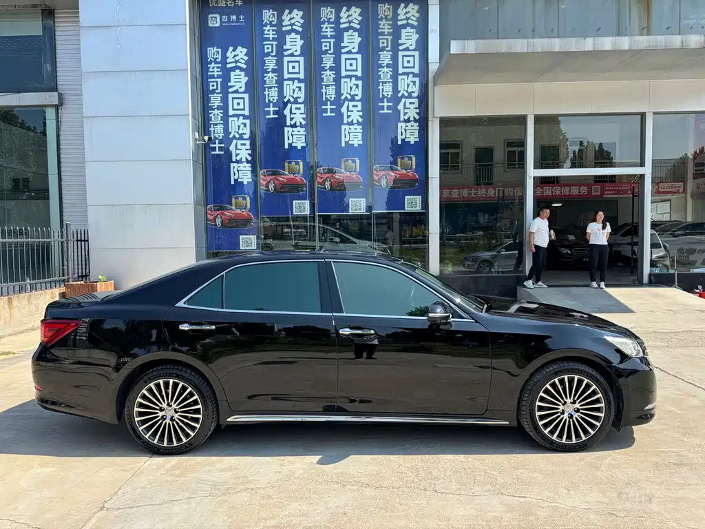 Toyota Crown — миниатюра 12